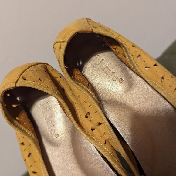 David Tate Genuine Mustard Yellow Leather Floral Perforated Flats Ballets - Picture 4 of 12